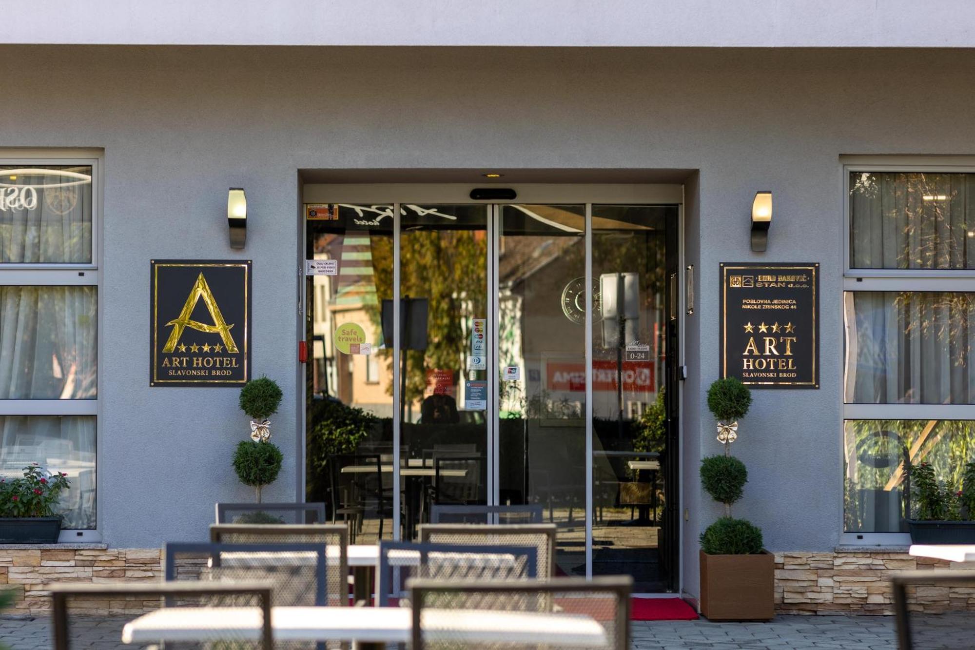艺术酒店 斯拉沃尼亚布罗德 外观 照片